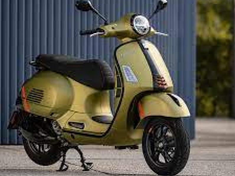 VESPA GTS SUPER SPORT VERDE